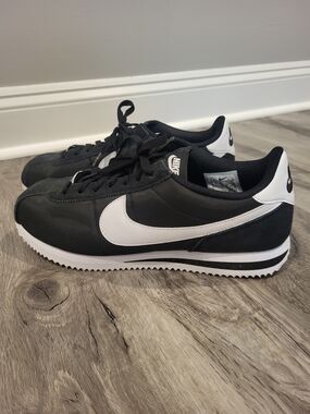 Nike Men’s Black/White Cortez Retro Runner Sneakers